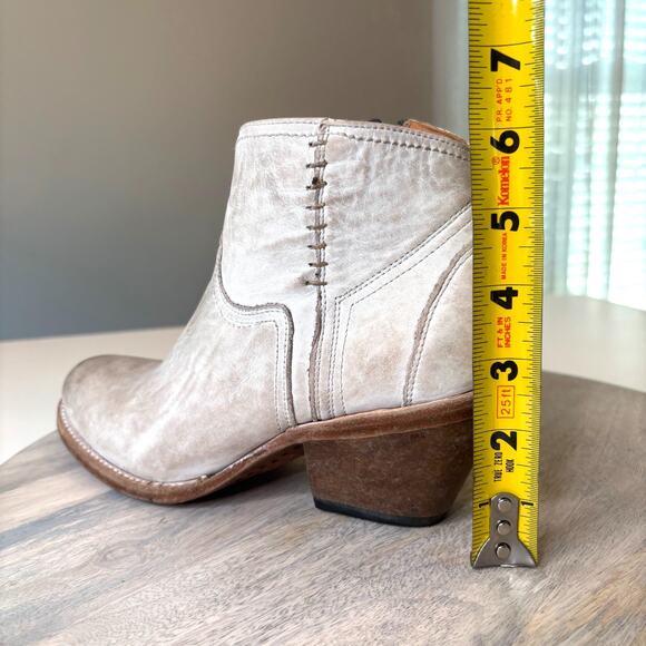 Lucchese M6007 White Distressed Leather Low Scallop Bootie 6.5 B Western Ankle - Picture 10 of 10